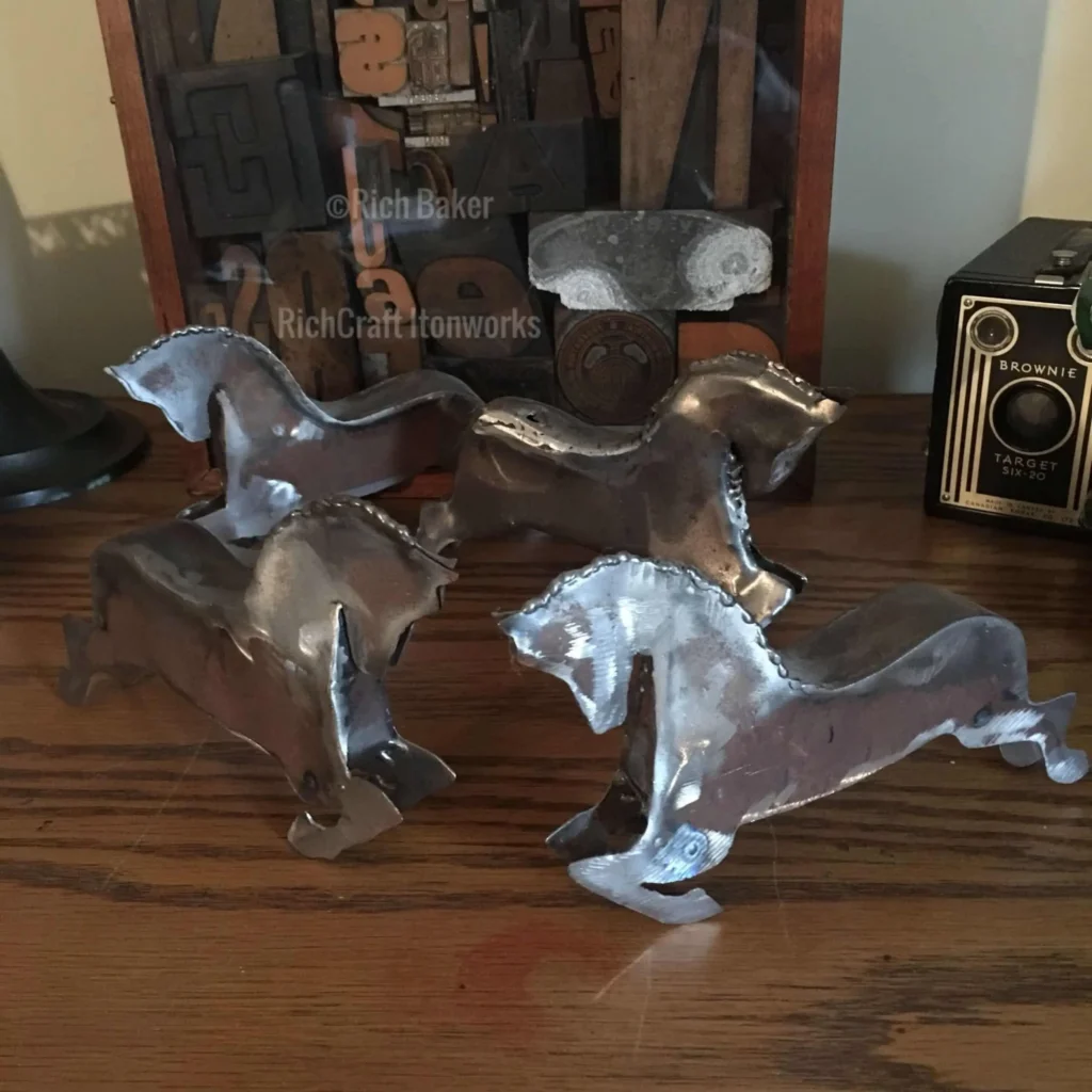 Image of a Red Tail Hawk created by Rich Baker in his Southern, Ontario studio.